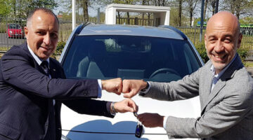 Suzuki consegna al presidente FCI Dagnoni