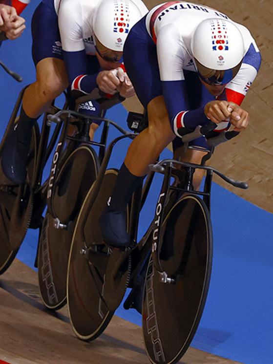 Viste le Lotus degli inglesi? L'aria passa in mezzo - bici.PRO