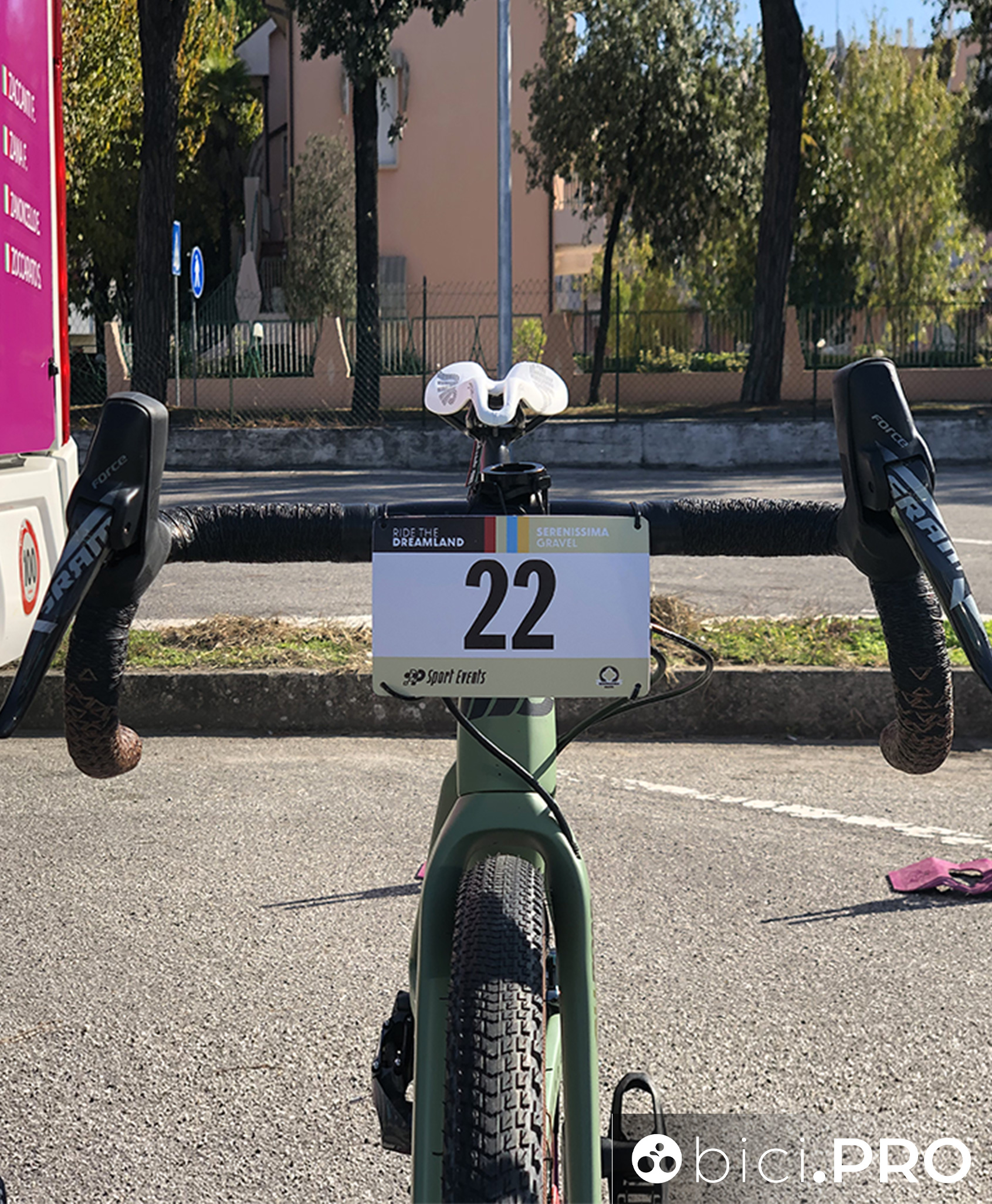 La Serenissima Gravel tradisce Deda: scoperte due novità! - bici.PRO