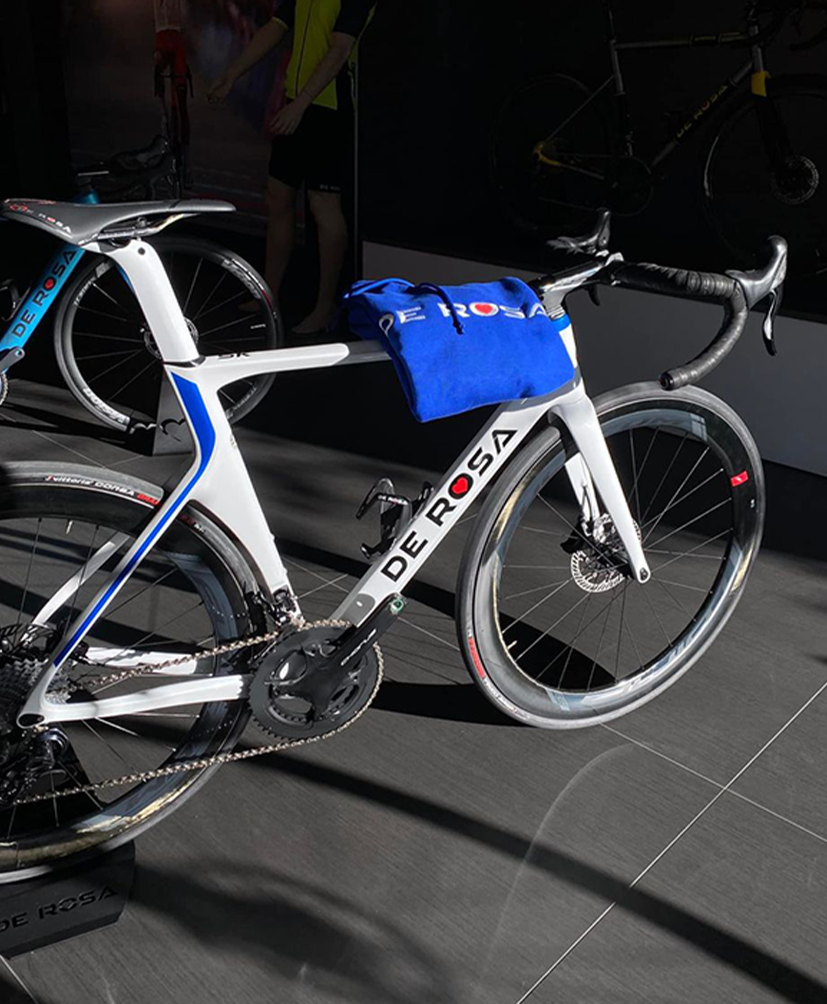 De Rosa è anche abbigliamento. E a febbraio - bici.PRO