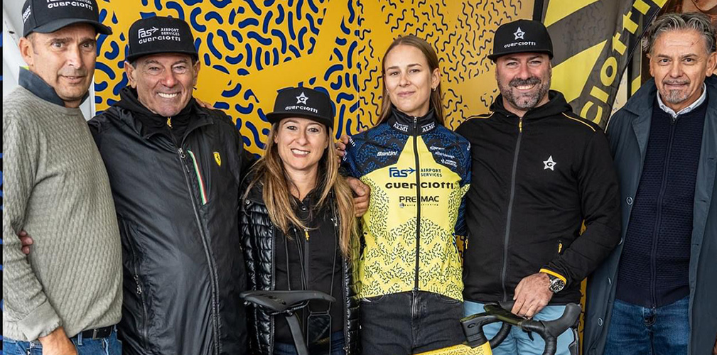 Il gruppo dirigente con Luca Bramati e sua figlia Lucia, nuova stella del team femminile