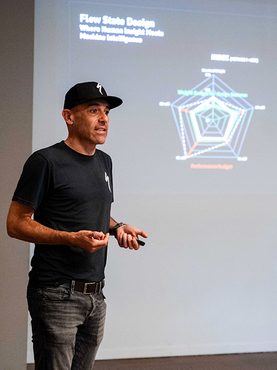 La leggerezza è uno dei tanti plus della nuova Specialized Aethos II (foto Specialized)