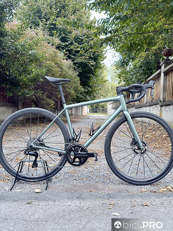 La leggerezza è uno dei tanti plus della nuova Specialized Aethos II