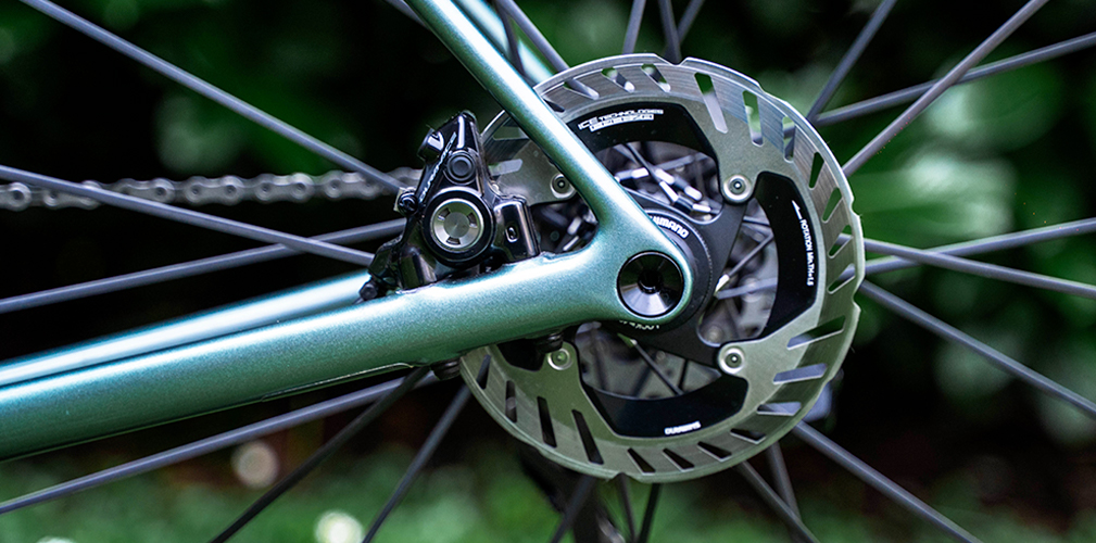 La leggerezza è uno dei tanti plus della nuova Specialized Aethos II (foto Specialized)