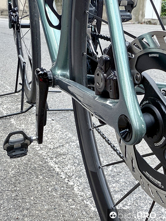 La leggerezza è uno dei tanti plus della nuova Specialized Aethos II