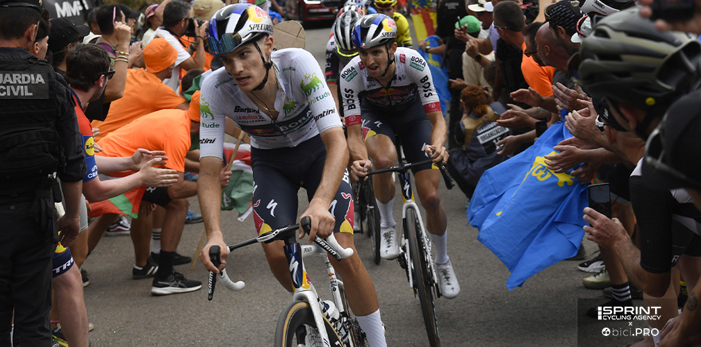 Vuelta Espana 2025, La Farrapona, Giulio Pellizzari tira per Jai Hindley