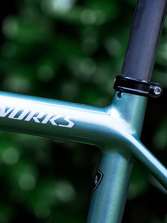 La leggerezza è uno dei tanti plus della nuova Specialized Aethos II (foto Specialized)