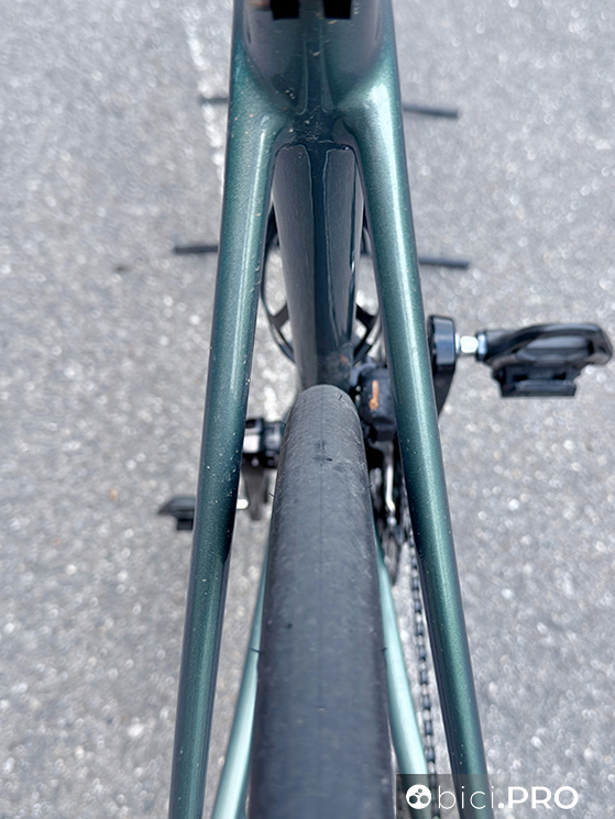 La leggerezza è uno dei tanti plus della nuova Specialized Aethos II