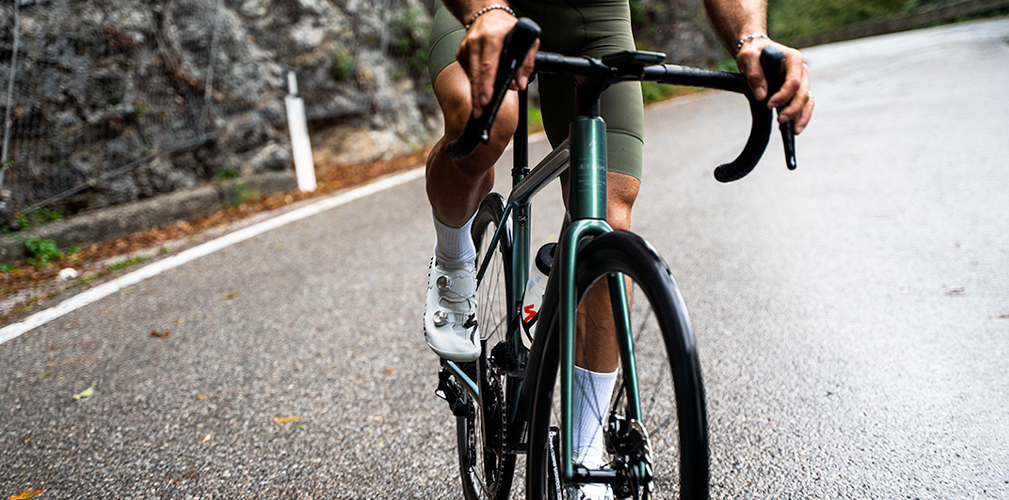 La leggerezza è uno dei tanti plus della nuova Specialized Aethos II (foto Specialized)