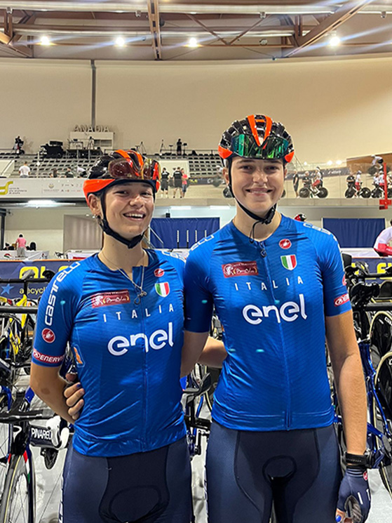 Agli europei e ai mondiali in pista, Acuti era assieme alla sua compagna di squadra Erja Giulia Bianchi (foto Biesse-Carrera-Premac)