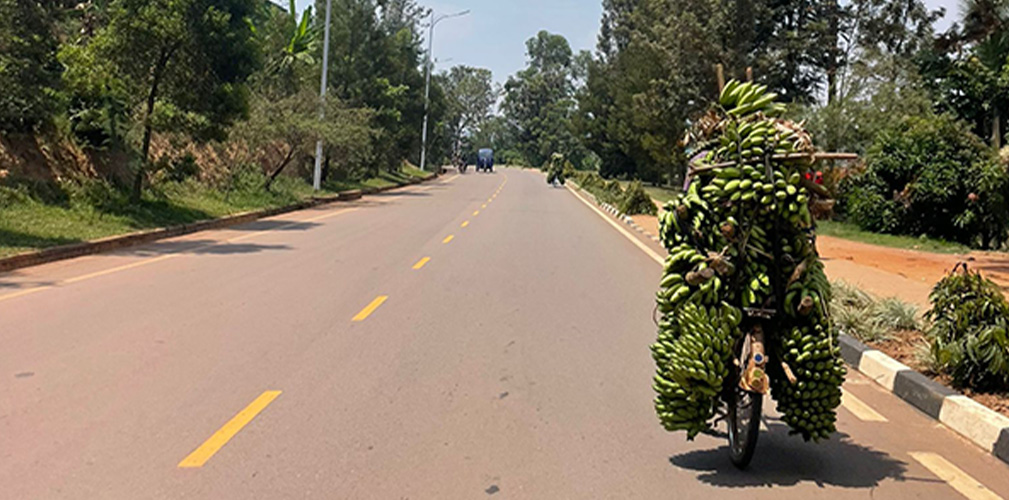Durante gli allenamenti, Ciabocco e le altre azzurre si sono spesso imbattute con persone che usano la bici per lavoro