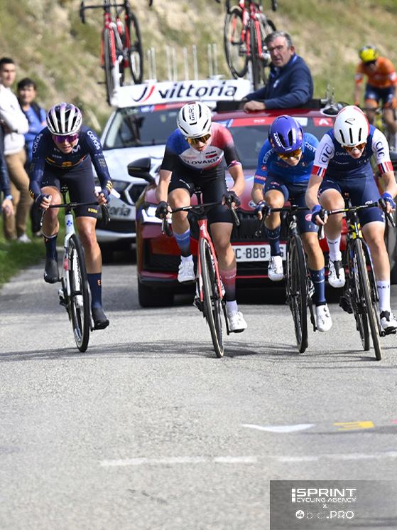 Sull'ultima salita restano in quattro: Bego (che farà terza), Ciabocco, Chladonova e Blasi. Bastianelli e Borgia incitano l'azzurra