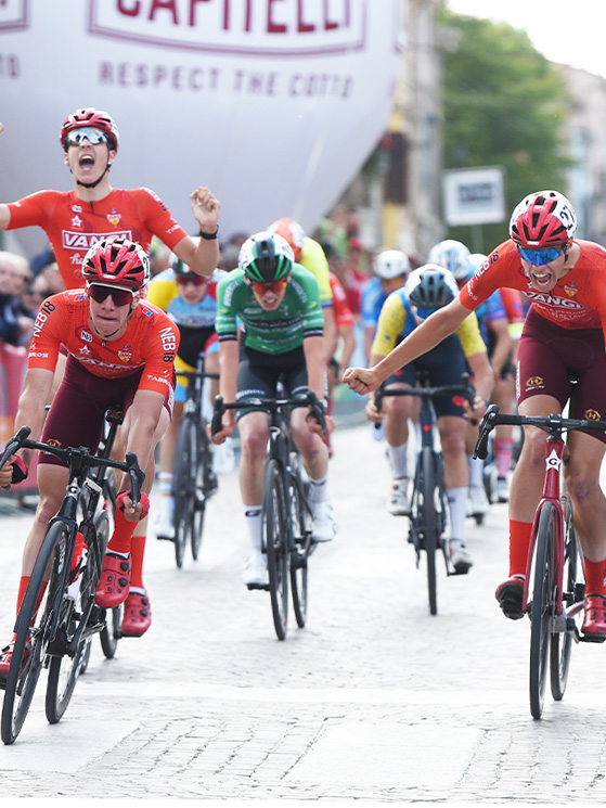 Uno sconsolato Grigolini al Giro del Medio Po, ripreso a 10 metri dal traguardo