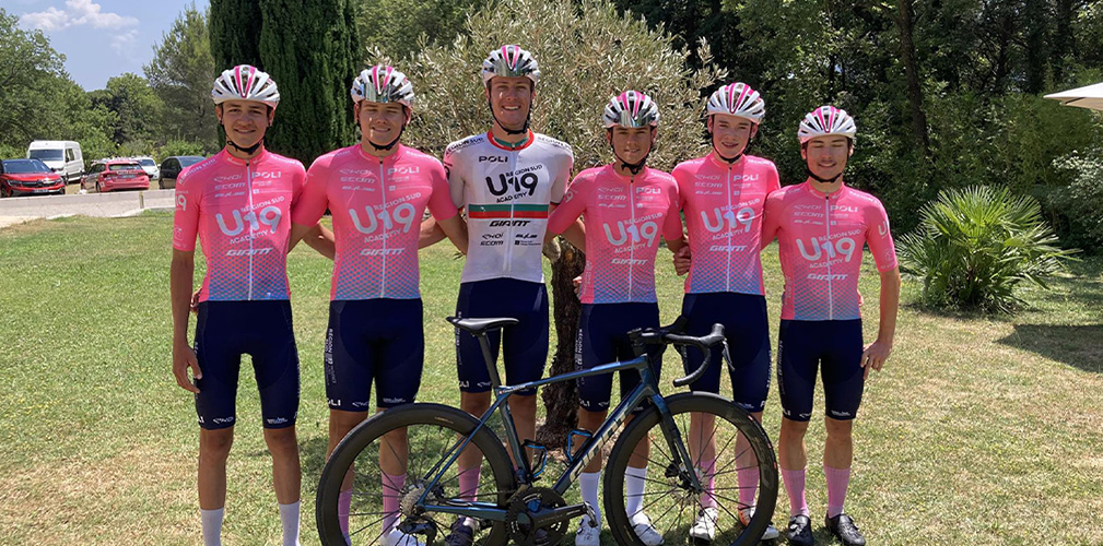 Il britannico Hudson nella sua settimana con l'Academy. E' il secondo da destra