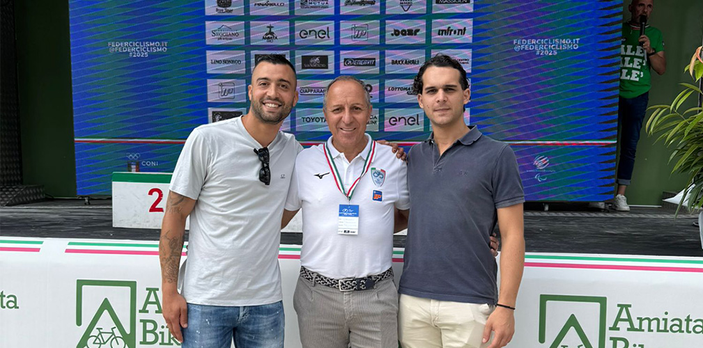 Gianmarco e Matteo insieme al presidente federale Dagnoni, anche lui interessato all'Associazione