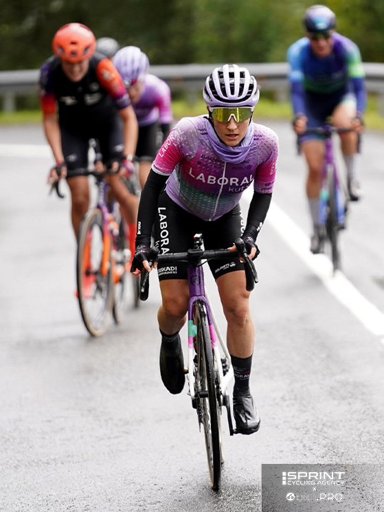 Il momento dell'affondo della Silvestri, facendo il vuoto alle sue spalle. Per lei seconda vittoria in carriera