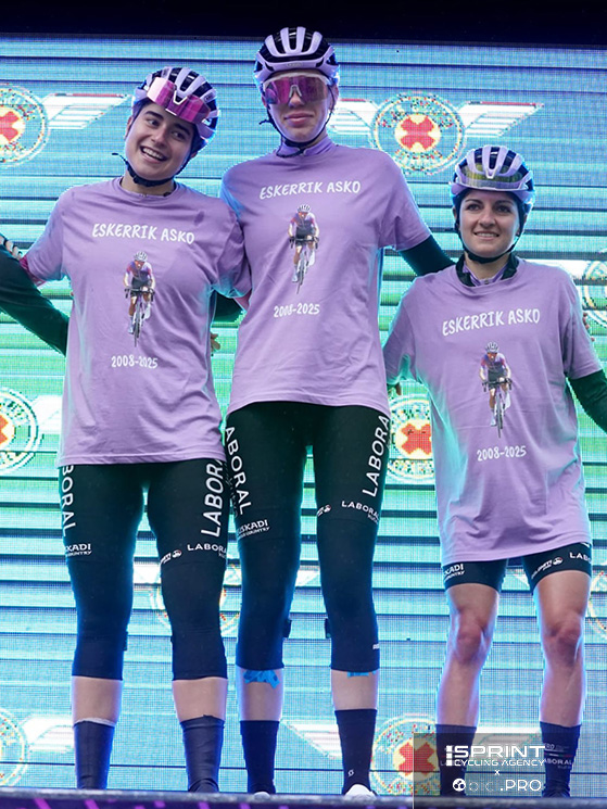 Il team alla partenza. Era la gara di casa per la Laboral, l'obiettivo era apertamente la vittoria