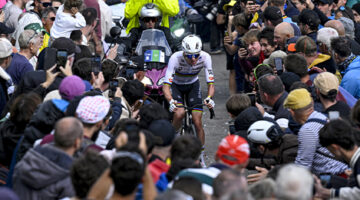 Campionati europei 2025, Drome et Ardeche, Tadej Pogacar tra la folla in salita