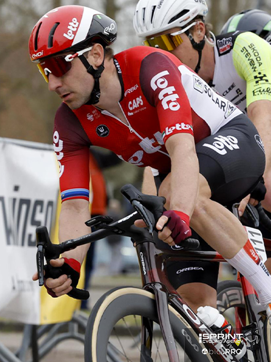 Bredene Koksijde Classic 2025, Elia Viviani in curva