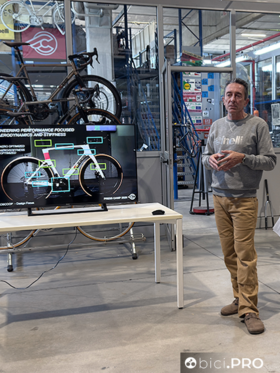 Si chiama Aeroscoop, la prima vera bici aero di Cinelli