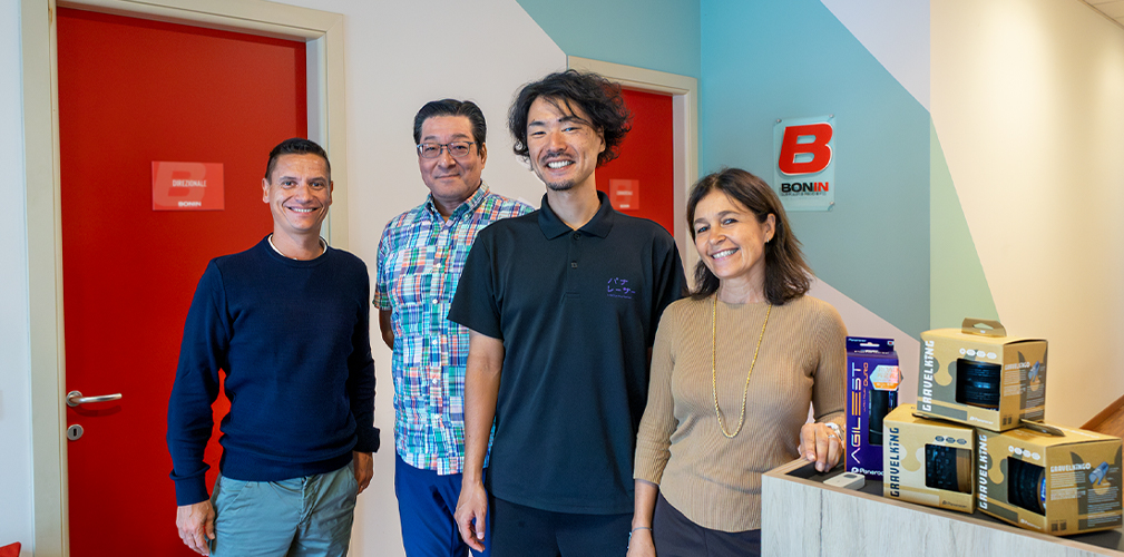 Tony Hayashi e Yusaki Jinno di Panarecer con Tommaso Mazzucato e Maria Mansutti, rispettivamente Direttore Vendite e CEO di Bonin.