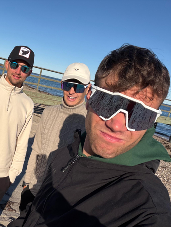 Da destra: Lorenzo Milesi, Alessandro Romele, Nicolas Milesi, durante una breve vacanza in Svezia