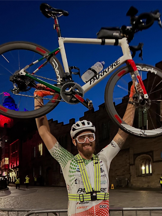 Da Roma a Edimburgo per il Guinness World Record “Capital to Capital”: 2.522 chilometri, 18.710 metri di dislivello, 9 giorni e 16 ore… Stefano Pellegrini lo ha realizzato pedalando una Parkpre K1