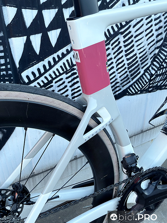 Si chiama Aeroscoop, la prima vera bici aero di Cinelli