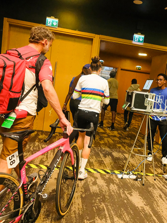 Campionato del mondo Kigali 2025, Magdeleine Vallieres, Canada, campionessa del mondo esce dalla sala stampa (immagine Instagram)