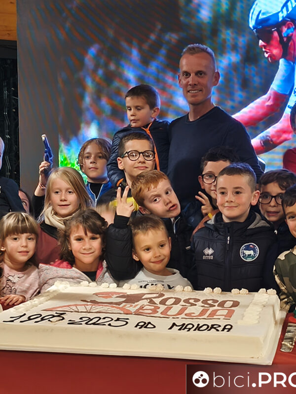 Festa Alessandro De Marchi, Buja, 25 ottobre 2025, torta con i bambini