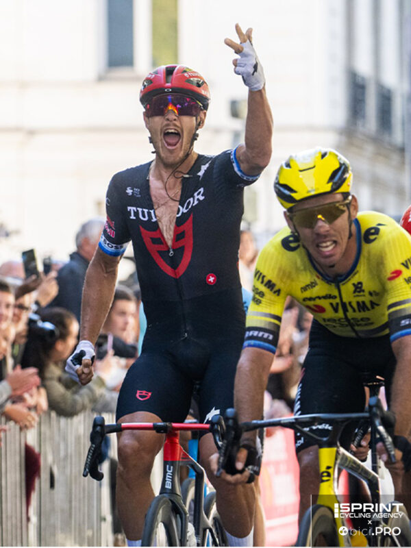 Parigi-Tours 2025, Matteo Trentin vince per la terza volta, battendo Christophe Laporte