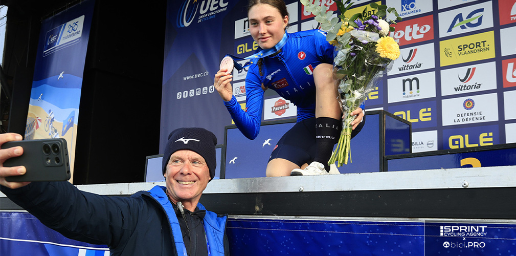 La rassegna di Middelkerke si era aperta con il bronzo di Nicole Azzetti fra le junior (qui insieme al cittì Pontoni)