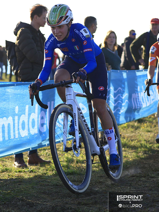 Sara Casasola era lanciata verso il podio, ma al penultimo giro una caduta ha vanificato tutto