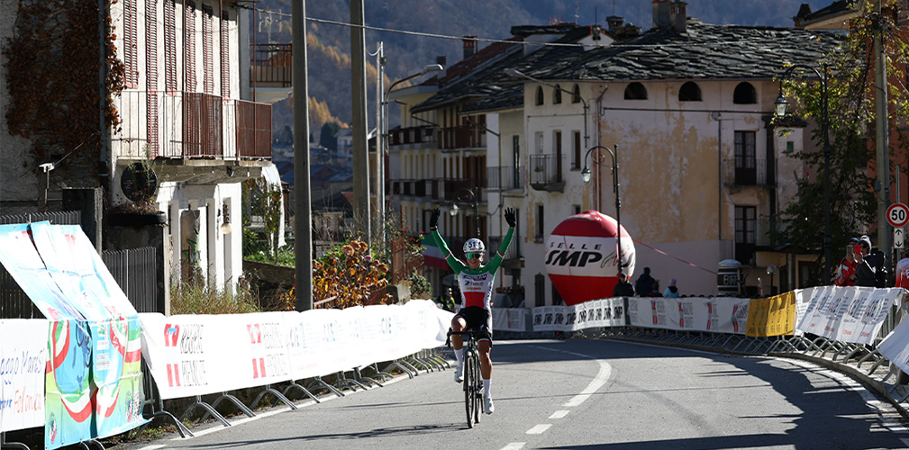 L'arrivo della Borello, per lei tre vittorie di tappa e la conquista della maglia davanti a Rizzi e Gariboldi