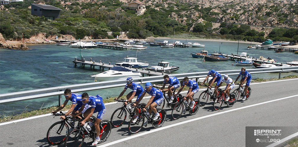 Il contenimento dei costi logistici potrebbe rilanciare l'Italia come sede dei ritiri. La Quick Step faceva spesso preparazione in Sardegna