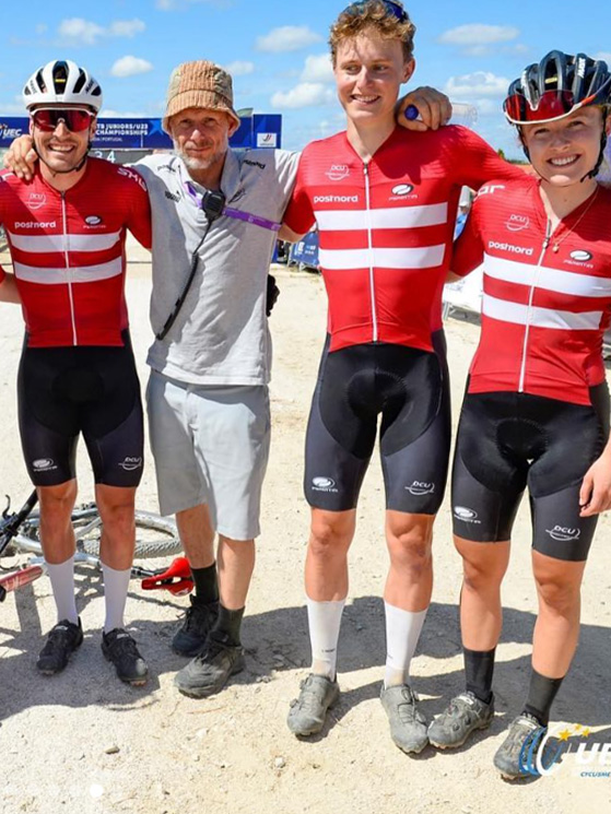 Mads Boedker con la nazionale di mtb. La federazione ha tagliato i fondi e rescisso il suo contratto, ripensandoci poi