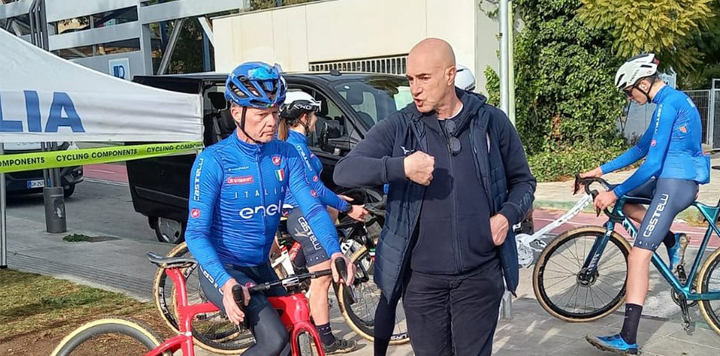 Daniele Pontoni insieme al suo vice Luigi Bielli. Il cittì ha portato in Belgio 15 elementi