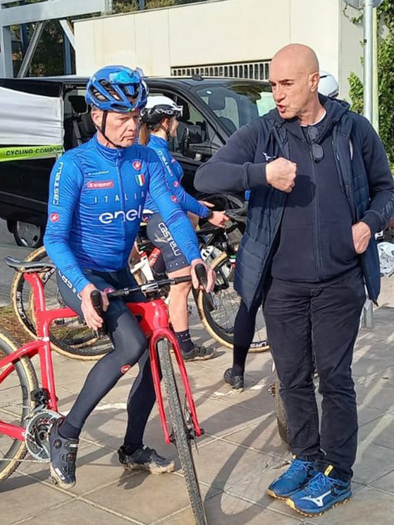 Daniele Pontoni insieme al suo vice Luigi Bielli. Il cittì ha portato in Belgio 15 elementi