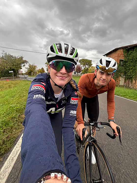 Gaia esce spesso col fratello Simone, che ha corso fino da junior. Nel 2026 lei cerca il rilancio nella Picnic PostNL