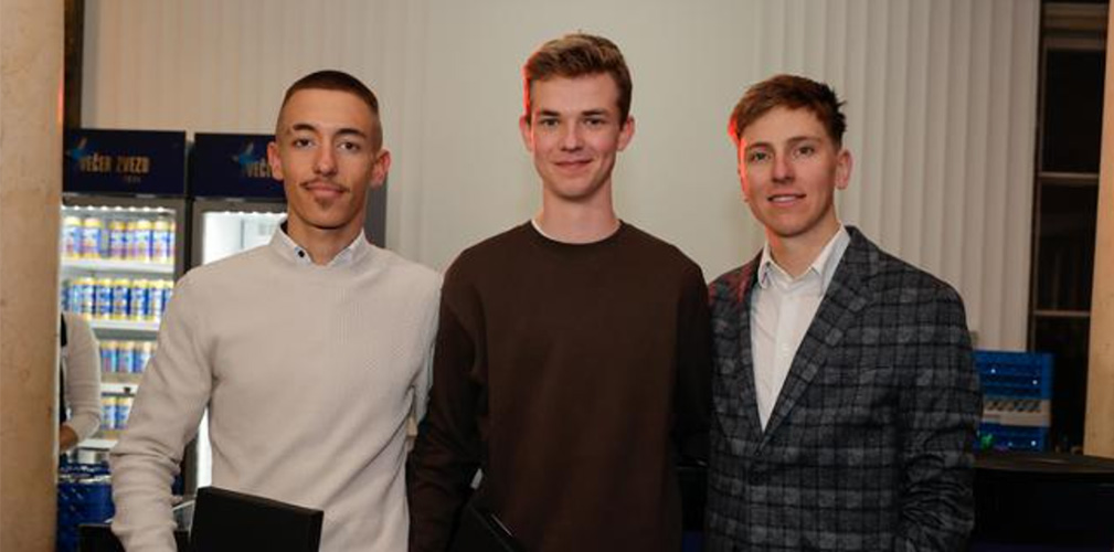 Il giovane della Bahrain insieme a Pogacar, alla serata di festa del ciclismo sloveno (foto Mediaspeed)