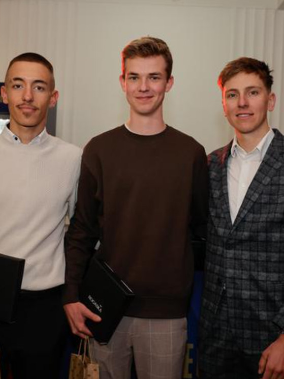 Il giovane della Bahrain insieme a Pogacar, alla serata di festa del ciclismo sloveno (foto Mediaspeed)