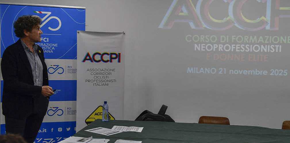Cristian Salvato, presidente ACCPI, ha tenuto un intervento spiegando diritti e doveri del corridore