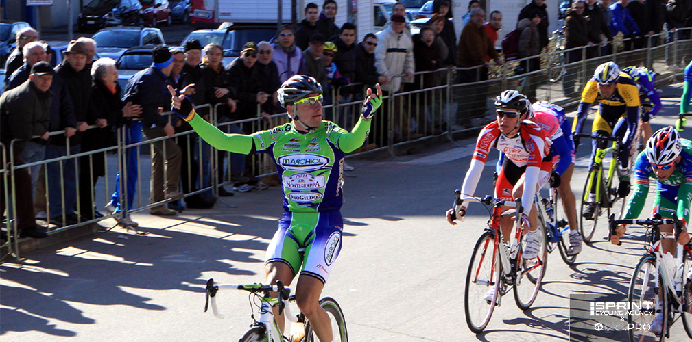 Elia Viviani in una delle sue prime vittorie, al Giro delle Tre Province, ancor prima di passare professionista