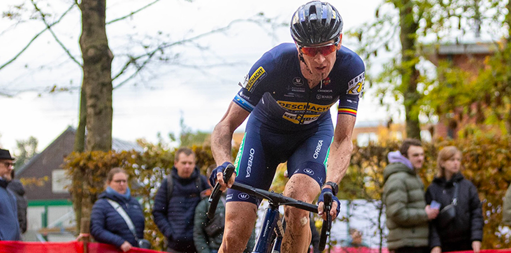 Una Orbea Orca (da strada) sul gradino più alto del podio nel cx