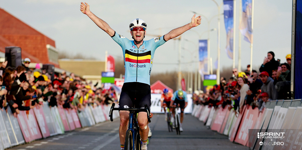 Una Orbea Orca (da strada) sul gradino più alto del podio nel cx