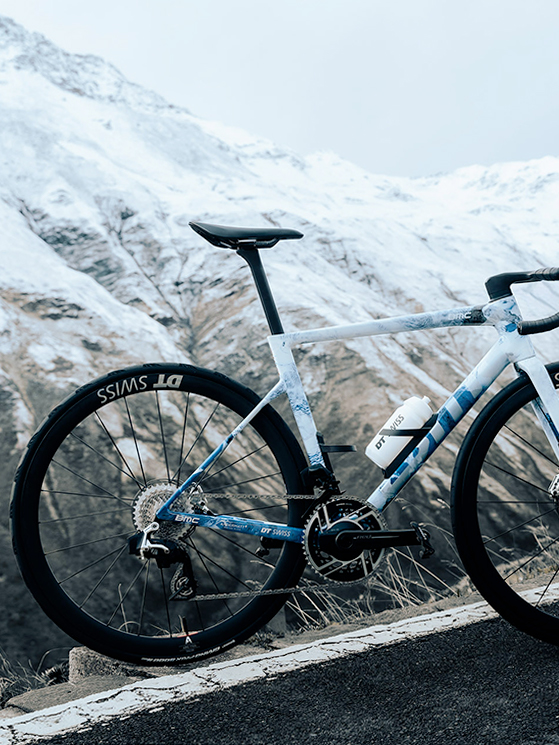 1174 grammi e raggi in carbonio. Le nuove DT Swiss da 38