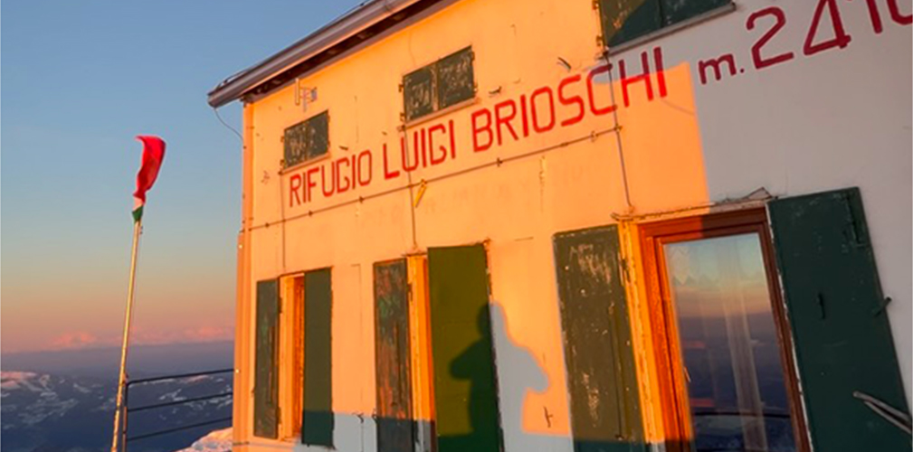 Il Rifugio Brioschi, a quota 2.410, sorge in provincia di Lecco ed è di proprietà del CAI di Milano (immagine Instagram)