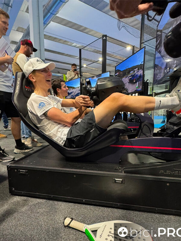 Festa A&J, Carera, 2025, Erbusco, Tadej Pogacar, simulatore contro Antonio Tiberi