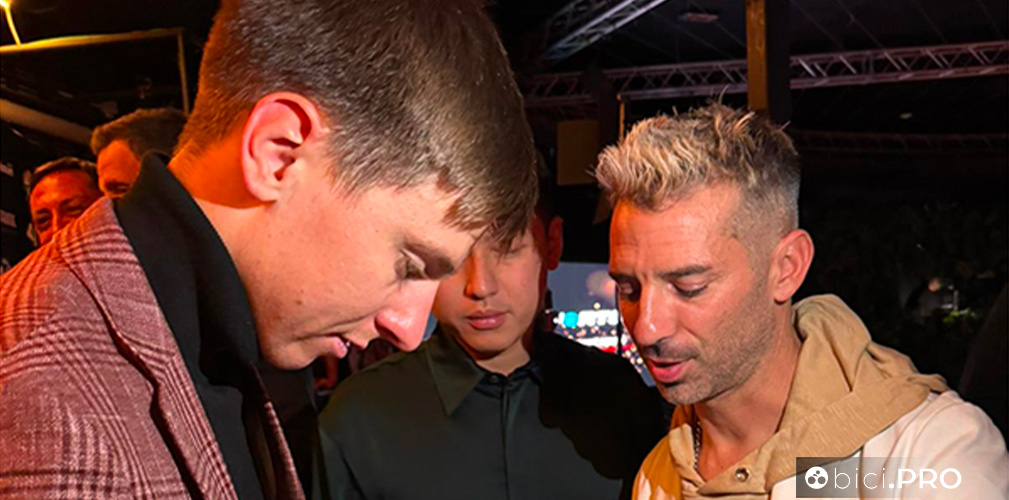 L'incontro con Marco Melandri, la conoscenza e l'autografo sulla maglia