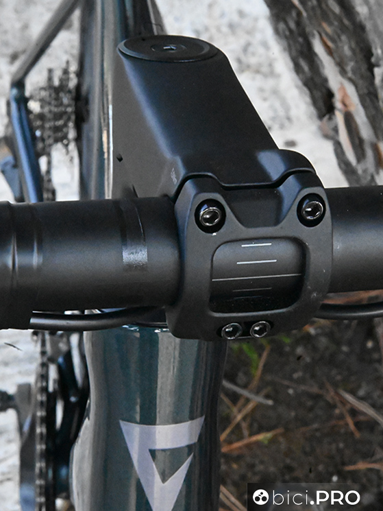 La componentistica è interamente Giant, dal manubrio Contact al reggisella Variant